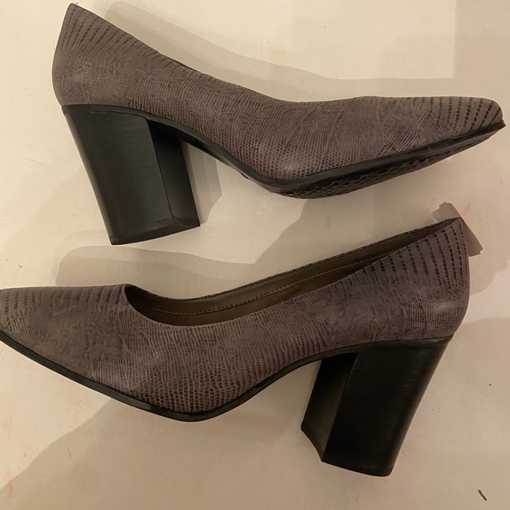 Aerosoles heelrest gray leather texture pumps sizes 11 & 10.5 both NWT - Picture 5 of 7